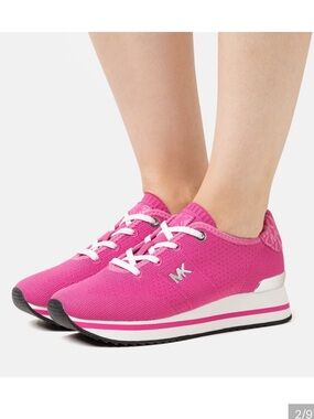 MICHAEL Michael Kors Monique Knit Trainers Pink Runner Sneakers 9.5 like new